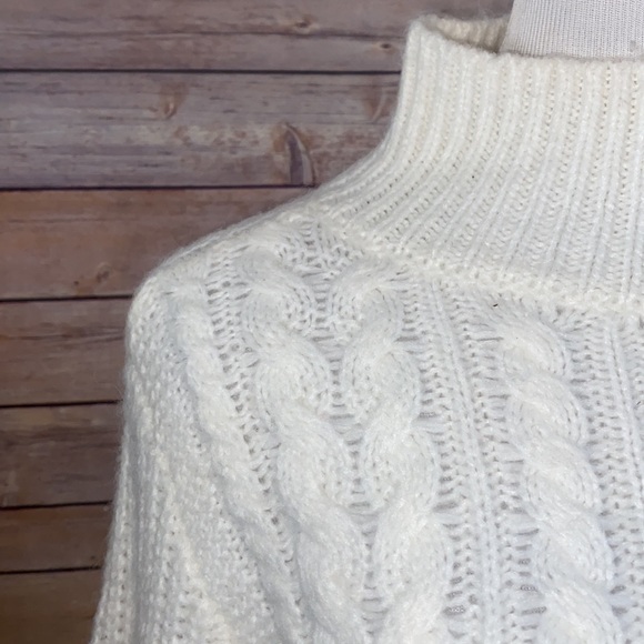 🎈Sale🎈Loft Cable Knit Turtleneck Sweater Size Small - Picture 2 of 5